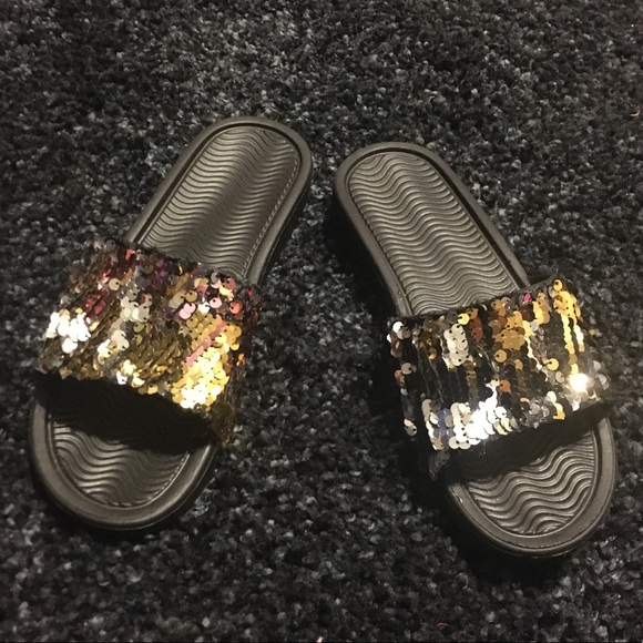 Reversible Sequin Slides - Picture 7 of 8